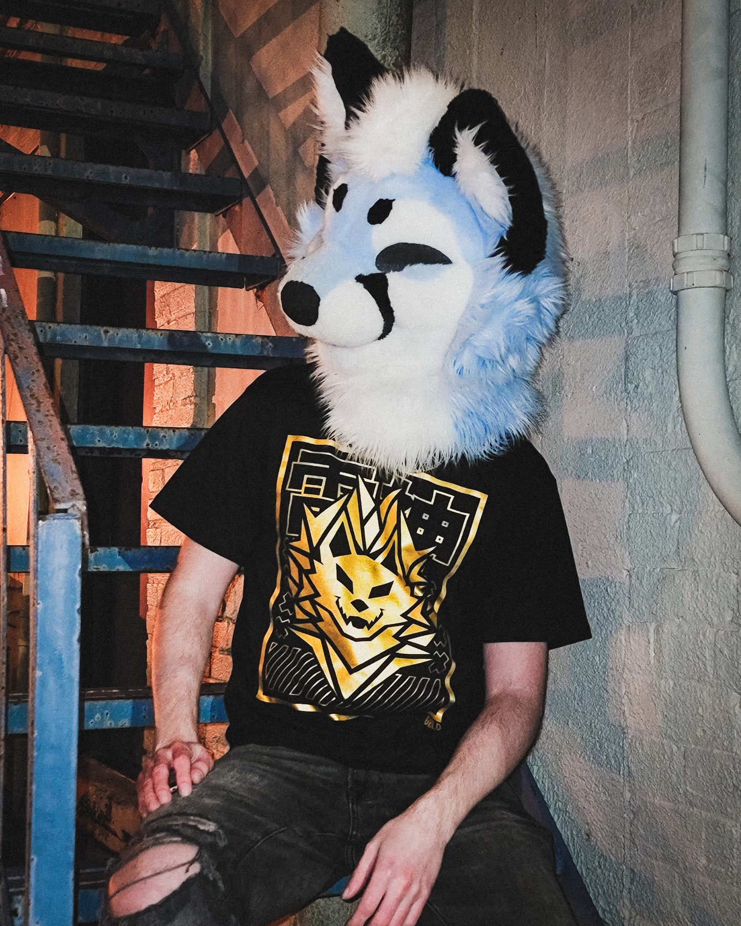 LIMITED EDITION GOLD WOLF T-SHIRT