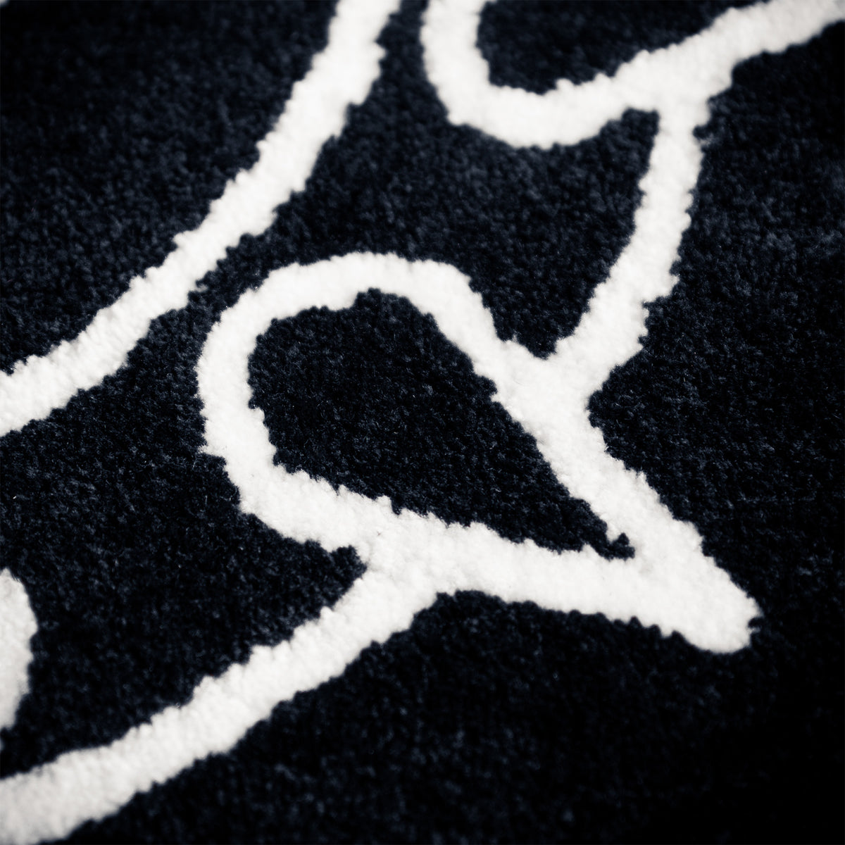 LIMITED EDITION NOIR WOLF ACCENT RUG