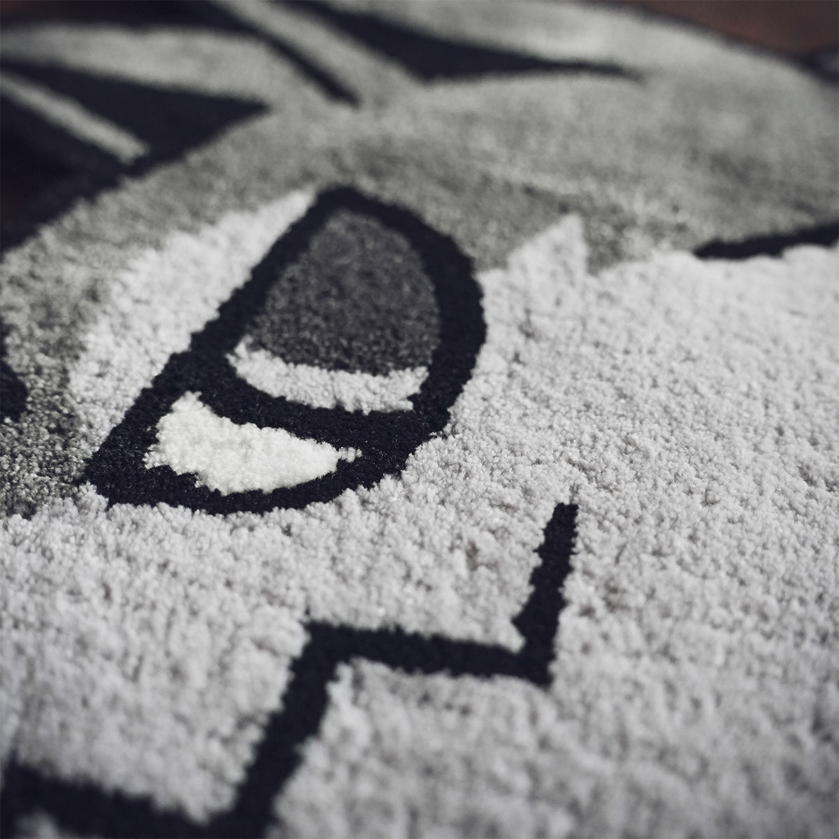 (PRE-ORDER) GREY WOLF TUFTED ACCENT RUG