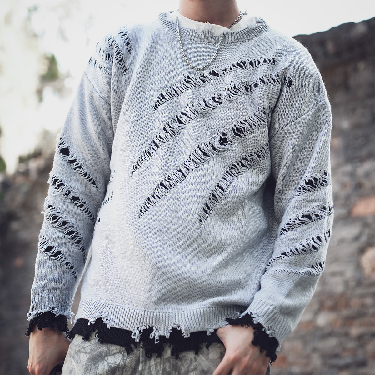 CLAWED SWEATER - GREY