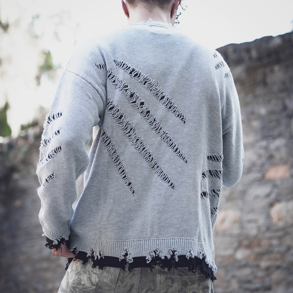 CLAWED SWEATER - GREY