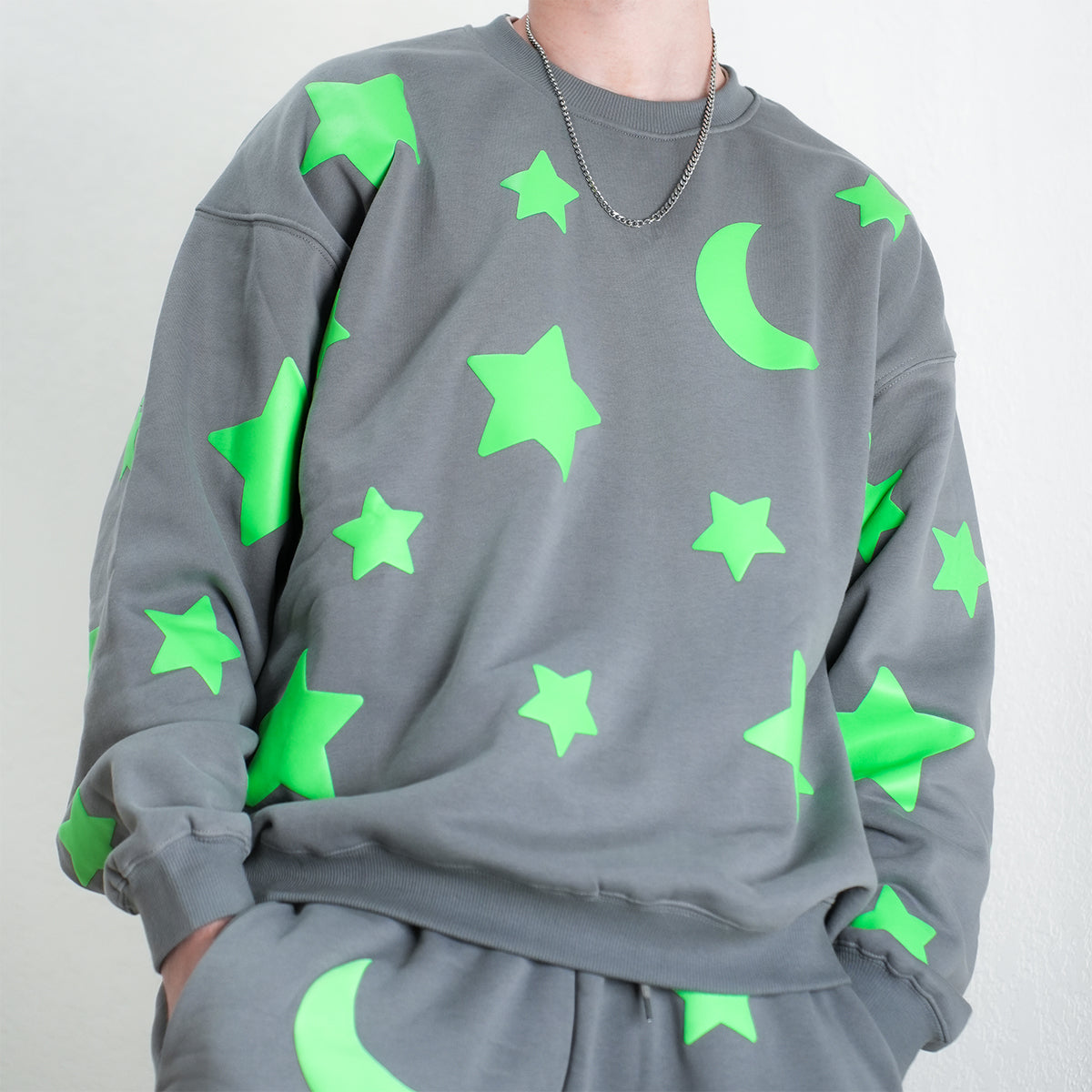 GLOW STARS CREWNECK SWEATSHIRT – 0 Fox Shop